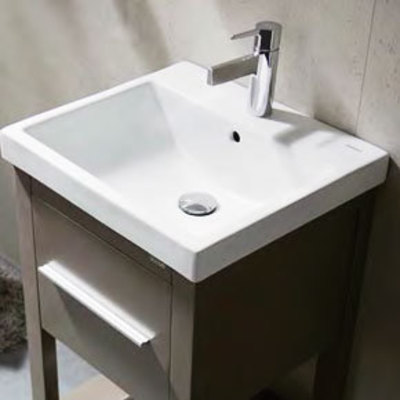 ファニチャーキャビネットにセットしたものです。