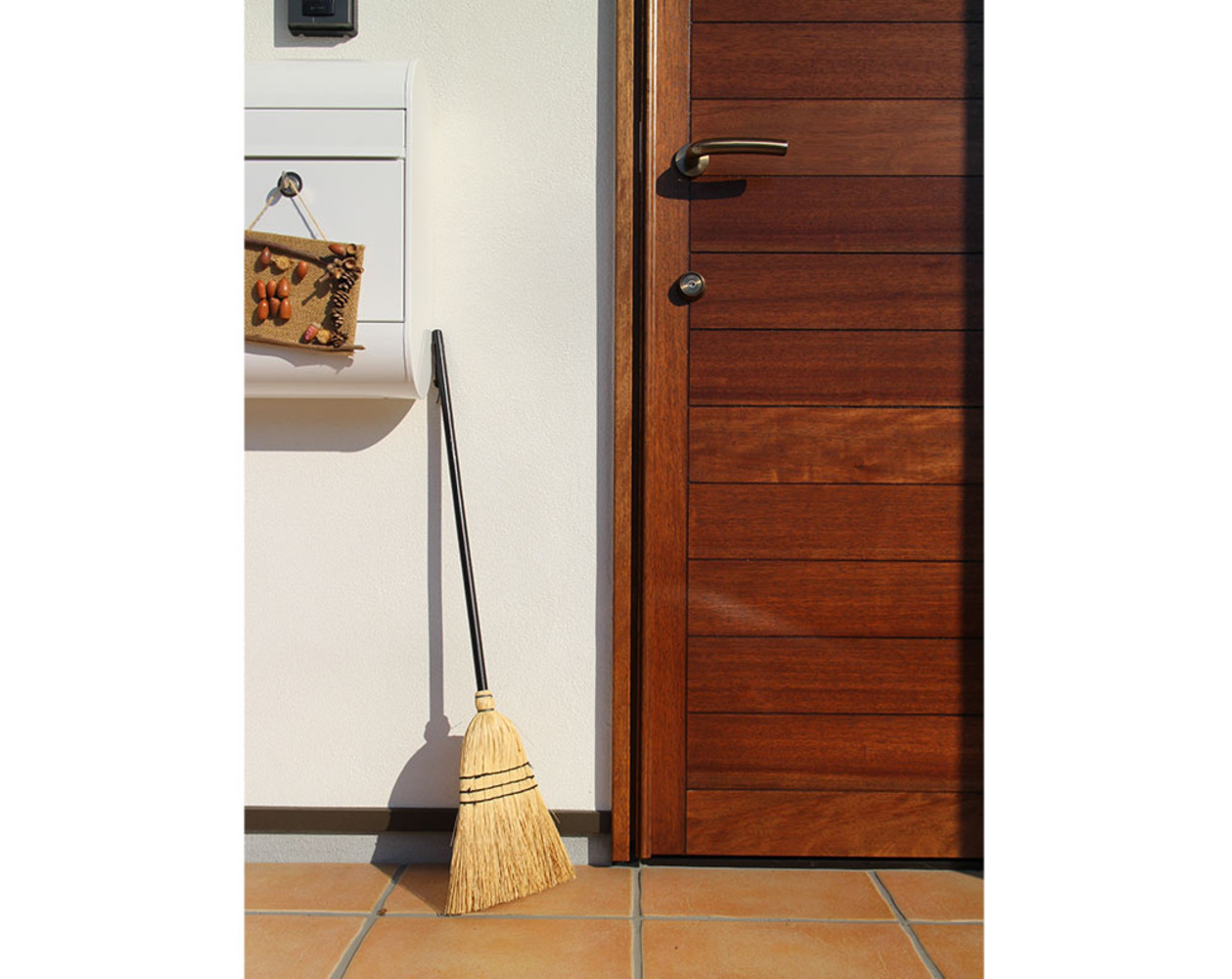 無垢の木の風合いを味わうシンプルなデザインの木製玄関ドア ラスティック45 玄関ドアシリーズ ユダ木工株式会社 2778 建材トレンド
