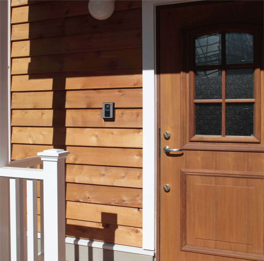 洗練された北欧のデザインと温かな木の質感を備えた玄関ドア Sweden Door ガデリウス インダストリー株式会社 2952 建材トレンド