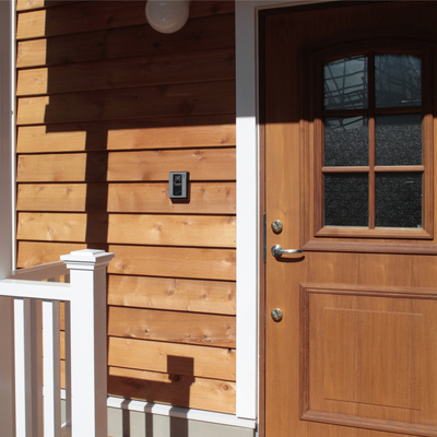 洗練された北欧のデザインと温かな木の質感を備えた玄関ドア「Sweden Door」