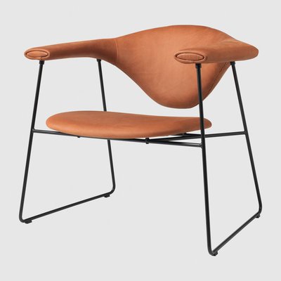 GUBI「Masculo Lounge Chair マスキュロラウンジチェア」スレッジベース/布張り