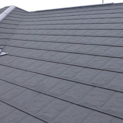 錆に強い鋼板の上に対候性に優れた石粒を接着した屋根材 スカイメタルルーフ Feroof Co Ltd 3900 建材トレンド