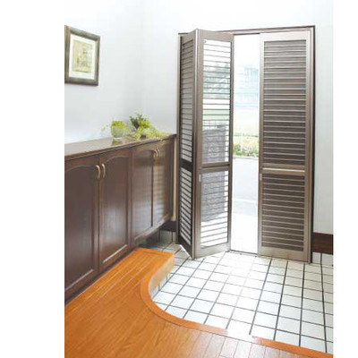 玄関ドア用通風スクリーン「リリーブ」4色 カギ付ロック付き 折戸式網戸