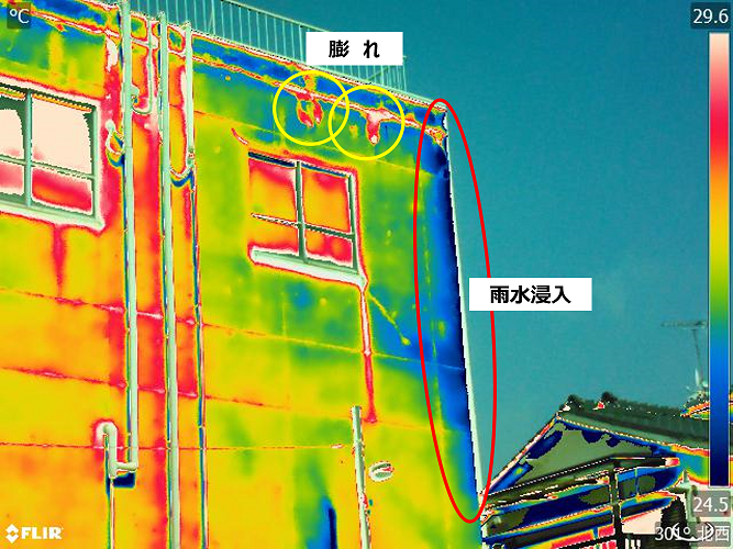モルタルの外壁の劣化写真。黄色丸は膨れ箇所の高温、赤丸の低温は雨水浸入箇所です。