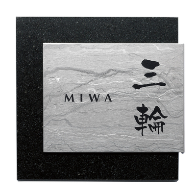 チタン表札「チタンアートサイン（黒ミカゲ＆チタン運龍）TI-210P」W155×H150mm サムネイル画像2