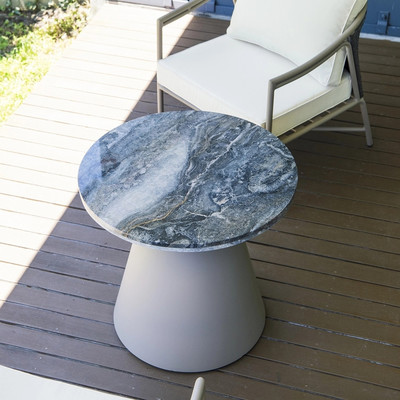 人造大理石の質感が優雅なラウンド型カフェテーブル「TW16 Cafe Table」