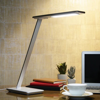 面発光で柔らかな光「LEDスマートテーブルランプ GS1702S」