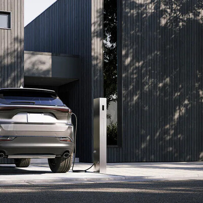 EV充電が可能になったシンプルモダンな機能門柱「Ospole EV オスポールEV」