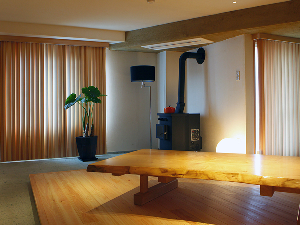 積水樹脂 SEKISUI 木製ブラインド 1070×1600 無垢一枚板で作るブラインド【木製縦型ブラインド こかげ